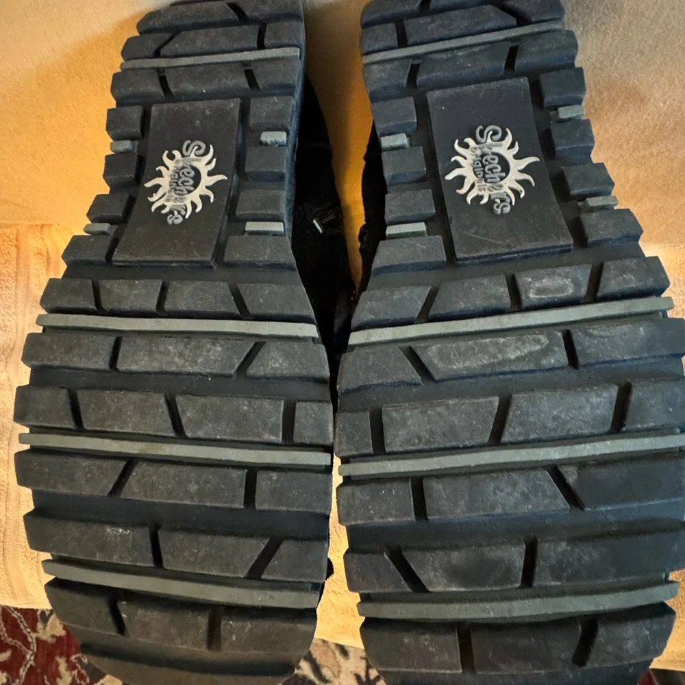 Skechers Black Suede Snow Boots - Picture 4 of 5